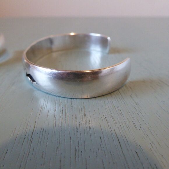 2 VTG Sterling Silver Overlay Style Stamped Cuff Bracelets Total 47.7 Gr Signed - Picture 14 of 16